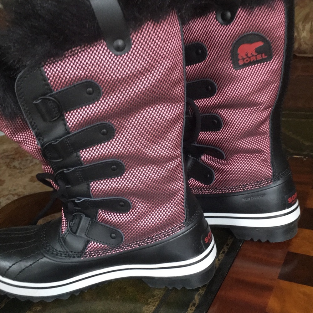 Sorel Boots size 6.5 in a black and Red NWT